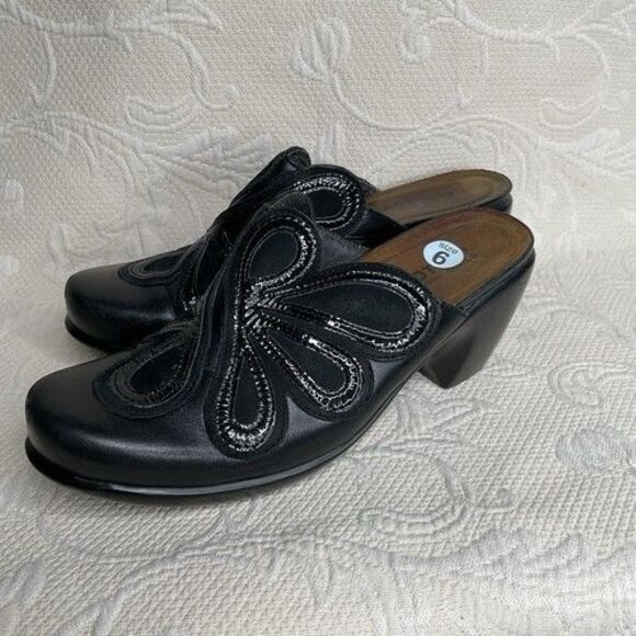 Naot Adore Black Swirl Scalloped Leather Clogs Mule Women Size 6 Artsy - Picture 1 of 9